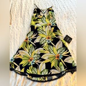 Lulus tropical flower beach dress. Never worn, size M.